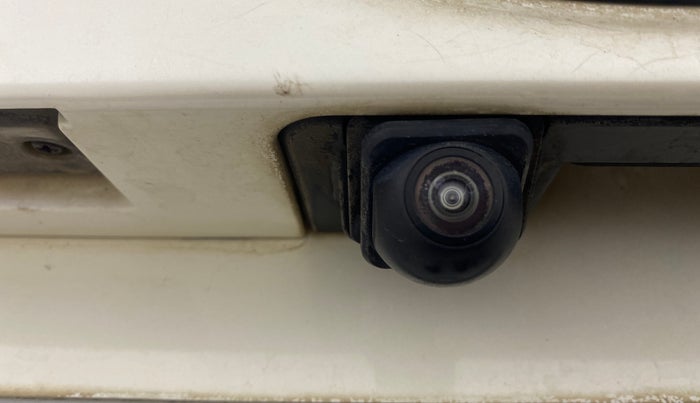 2021 Mahindra XUV300 W6 1.5 DIESEL AMT, Diesel, Automatic, 1,14,435 km, Parking Camera