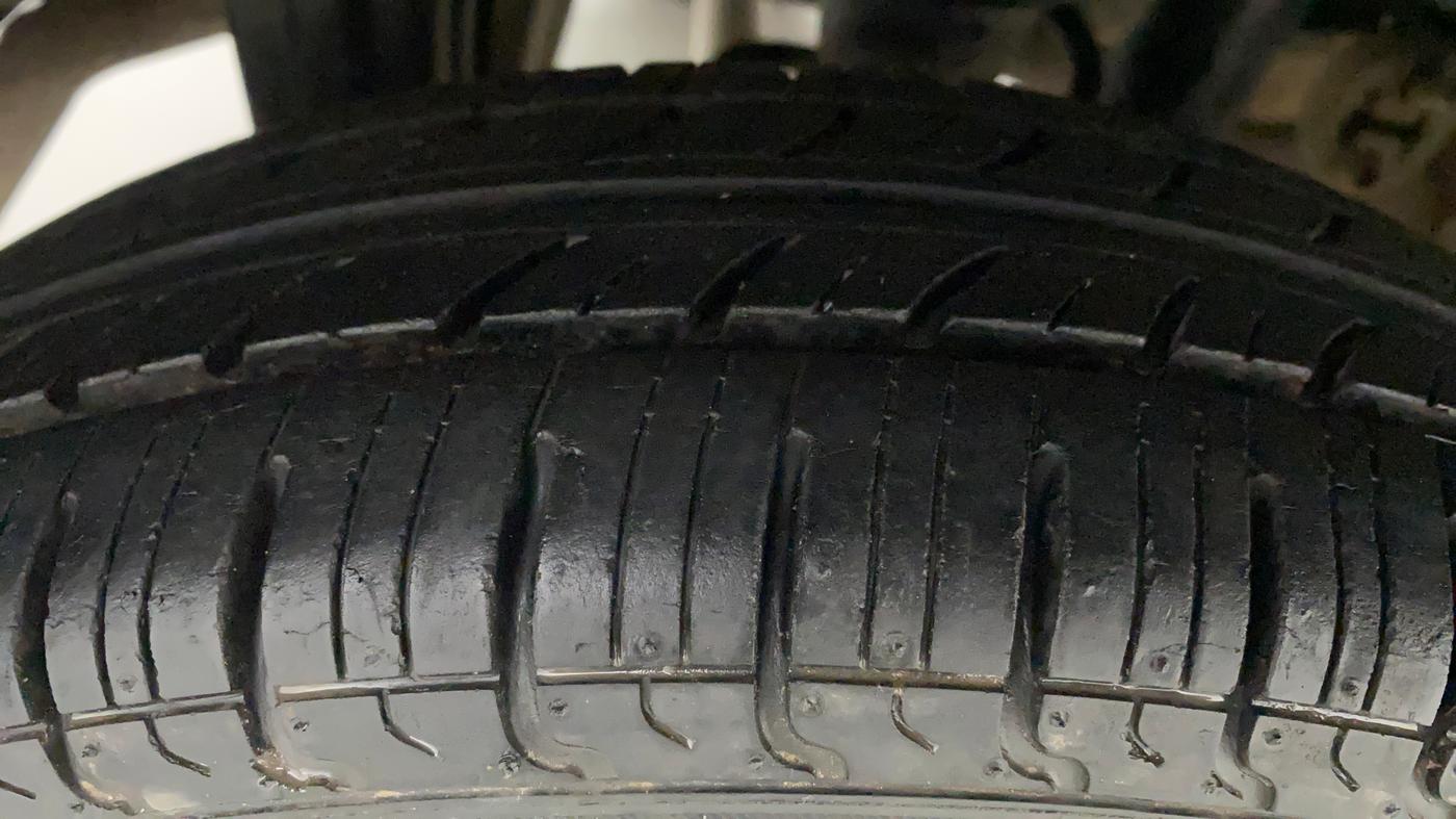 2013 Maruti Alto 800 LXI, Petrol, Manual, 24,841 km, Right Rear Tyre Tread