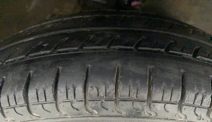 2013 Maruti Alto 800 LXI, Petrol, Manual, 24,841 km, Right Front Tyre Tread