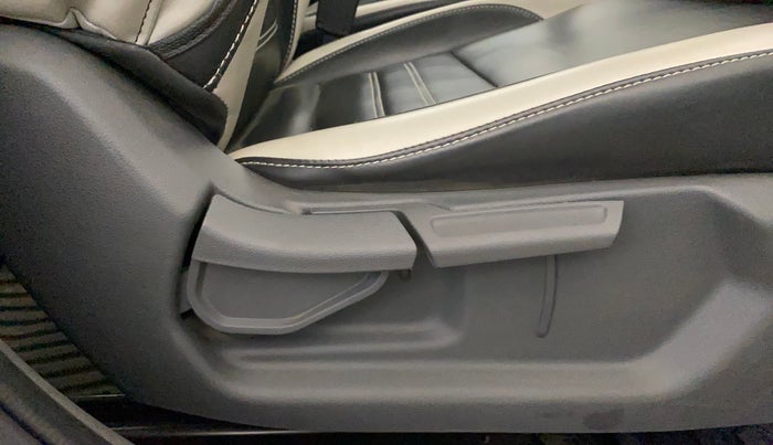 2024 Hyundai AURA SX 1.2 CNG, CNG, Manual, 37,225 km, Driver Side Adjustment Panel