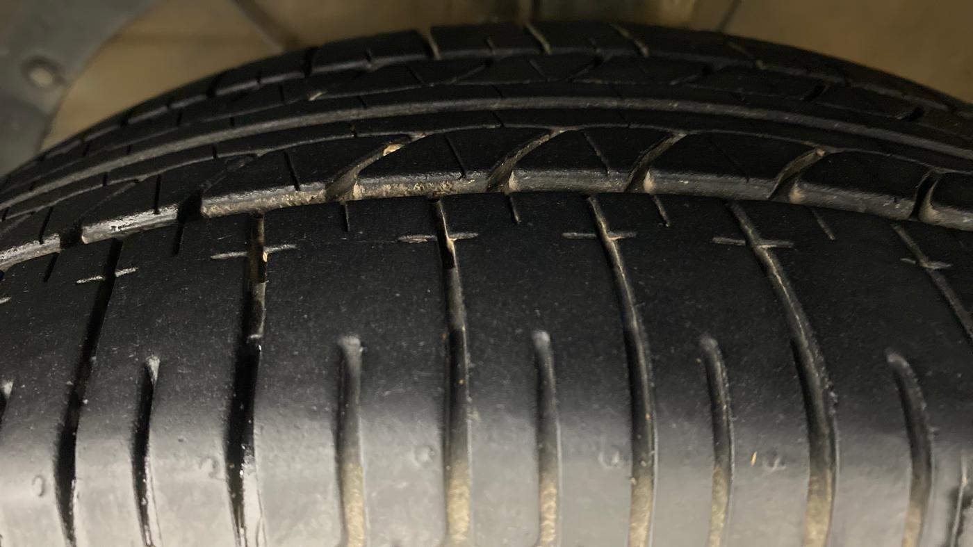 2017 Maruti Dzire ZDI Plus AMT, Diesel, Automatic, 81,189 km, Left Front Tyre Tread