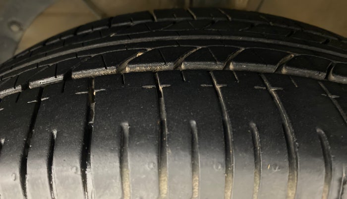 2017 Maruti Dzire ZDI Plus AMT, Diesel, Automatic, 81,189 km, Left Front Tyre Tread