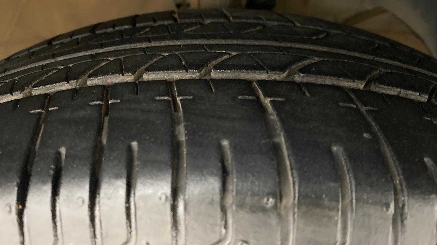 2017 Maruti Dzire ZDI Plus AMT, Diesel, Automatic, 81,189 km, Right Front Tyre Tread