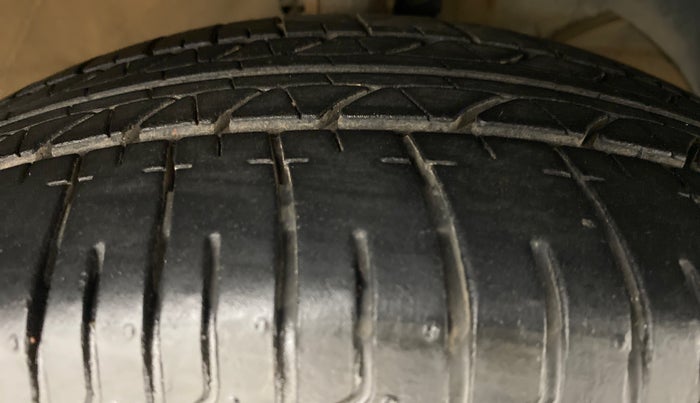 2017 Maruti Dzire ZDI Plus AMT, Diesel, Automatic, 81,189 km, Right Front Tyre Tread