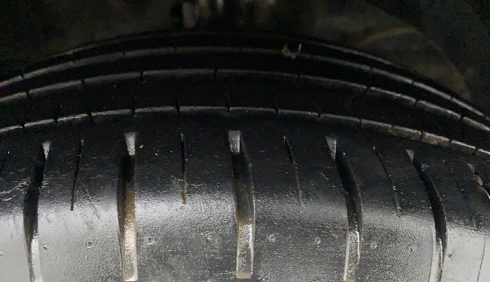 2018 Maruti Baleno ALPHA PETROL 1.2, Petrol, Manual, 17,328 km, Right Front Tyre Tread