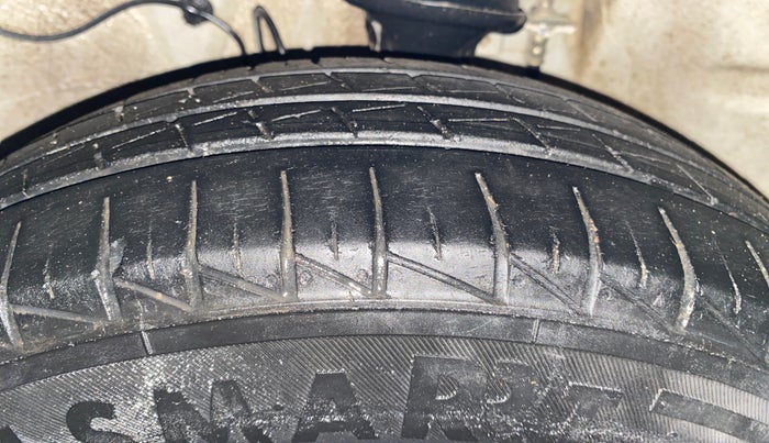 2021 Maruti Alto VXI, Petrol, Manual, 31,774 km, Left Front Tyre Tread