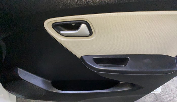 2021 Maruti Alto VXI, Petrol, Manual, 31,774 km, Driver Side Door Panels Control