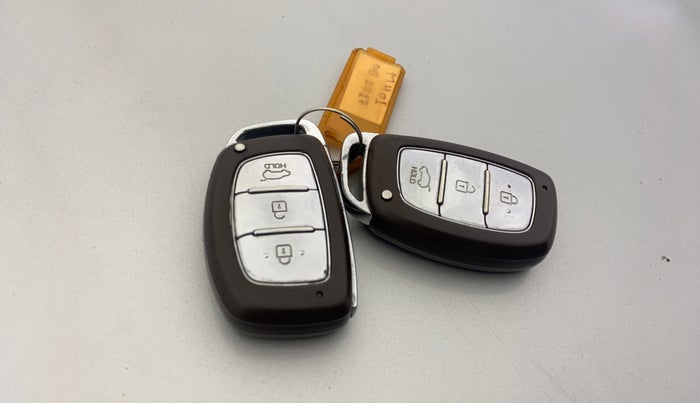 2018 Hyundai Creta SX PLUS 1.6 DIESEL, Diesel, Manual, 1,28,912 km, Key Close Up