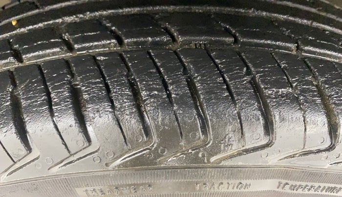 2016 Renault Kwid RXT 0.8, Petrol, Manual, 42,815 km, Left Front Tyre Tread