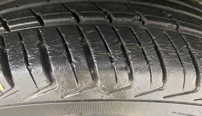 2016 Renault Kwid RXT 0.8, Petrol, Manual, 42,815 km, Right Front Tyre Tread