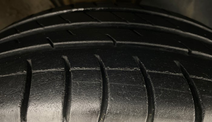 2014 Volkswagen Polo HIGHLINE1.2L PETROL, Petrol, Manual, 58,857 km, Right Front Tyre Tread