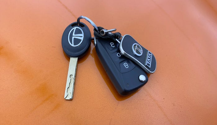 2018 Tata NEXON XM DIESEL, Diesel, Manual, 67,261 km, Key Close Up