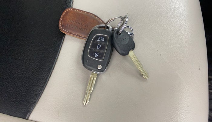 2020 Hyundai VENUE SX 1.0 TURBO, Petrol, Manual, 60,493 km, Key Close Up