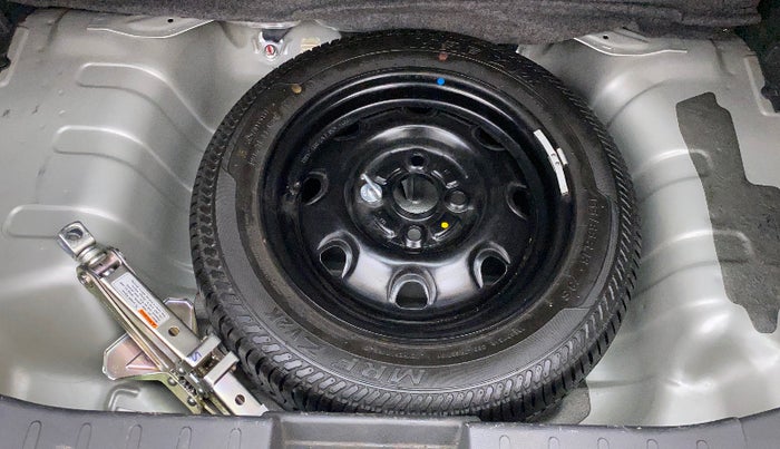 2018 Maruti Alto K10 VXI (O) AMT, Petrol, Automatic, 11,553 km, Dicky (Boot door) - Tool missing