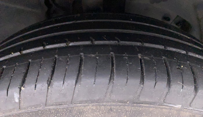 2019 Renault Captur PLATINE DUAL TONE, Diesel, Manual, 47,627 km, Right Front Tyre Tread