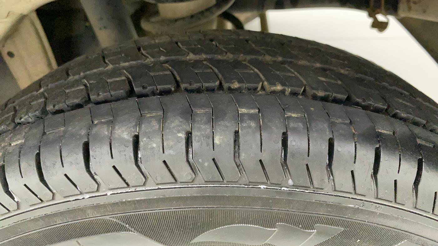 2013 Maruti Alto 800 LXI, Petrol, Manual, 76,804 km, Left Rear Tyre Tread