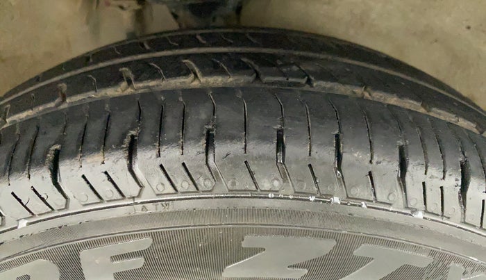 2013 Maruti Alto 800 LXI, Petrol, Manual, 76,804 km, Right Front Tyre Tread