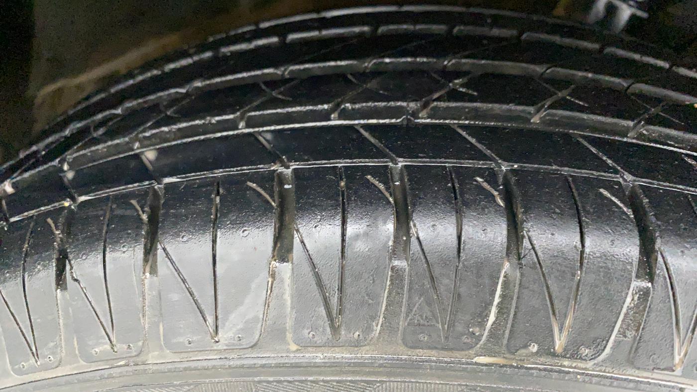 2018 Maruti Vitara Brezza ZDI + AMT, Diesel, Automatic, 16,508 km, Right Front Tyre Tread