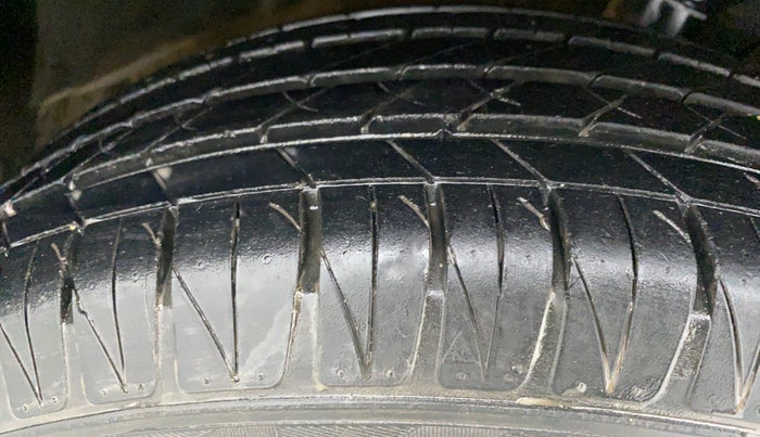 2018 Maruti Vitara Brezza ZDI + AMT, Diesel, Automatic, 16,508 km, Right Front Tyre Tread