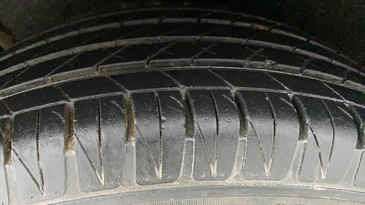 2018 Maruti Vitara Brezza ZDI + AMT, Diesel, Automatic, 16,508 km, Right Rear Tyre Tread