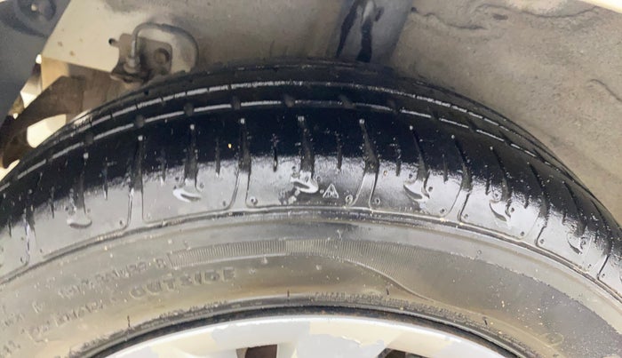 2014 Hyundai Grand i10 SPORTZ 1.2 KAPPA VTVT, Petrol, Manual, 77,200 km, Right Rear Tyre Tread