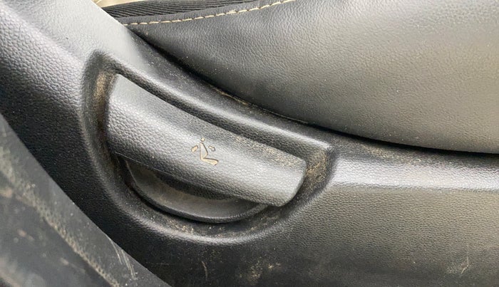 2014 Hyundai Grand i10 SPORTZ 1.2 KAPPA VTVT, Petrol, Manual, 77,200 km, Driver Side Adjustment Panel