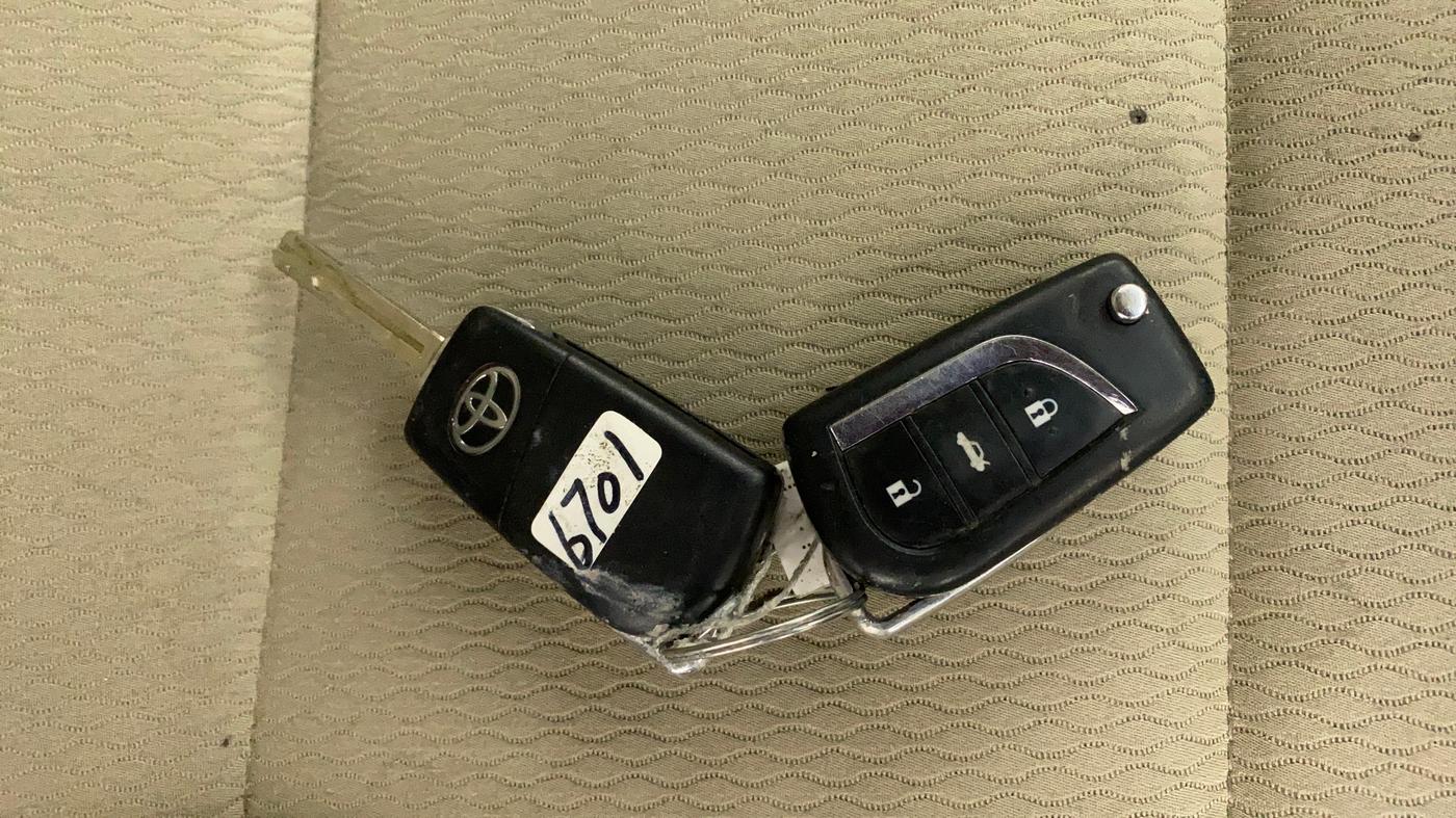 2014 Toyota Corolla Altis G PETROL, Petrol, Manual, 79,913 km, Key Close Up