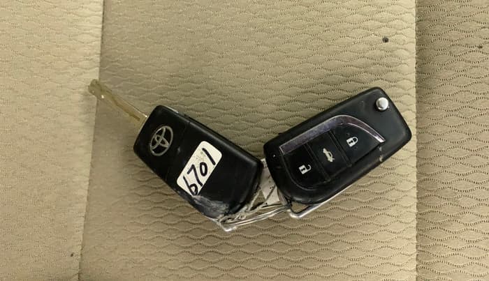 2014 Toyota Corolla Altis G PETROL, Petrol, Manual, 79,913 km, Key Close Up