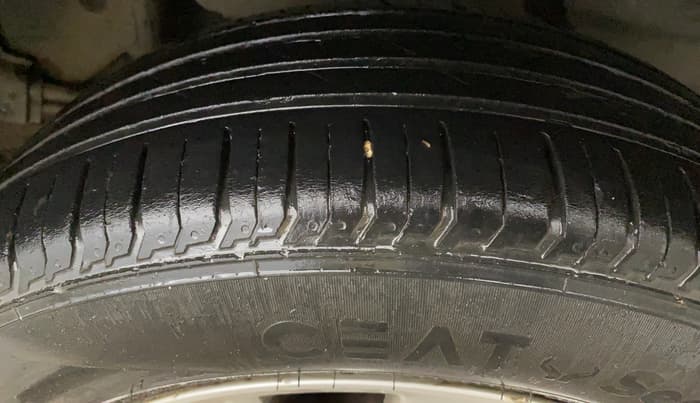 2014 Toyota Corolla Altis G PETROL, Petrol, Manual, 79,913 km, Left Rear Tyre Tread