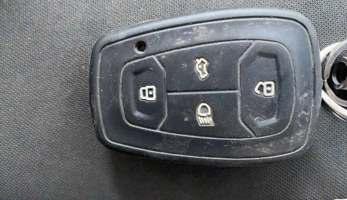 2020 Tata NEXON XZ PLUS PETROL, Petrol, Manual, 75,298 km, Key Close Up