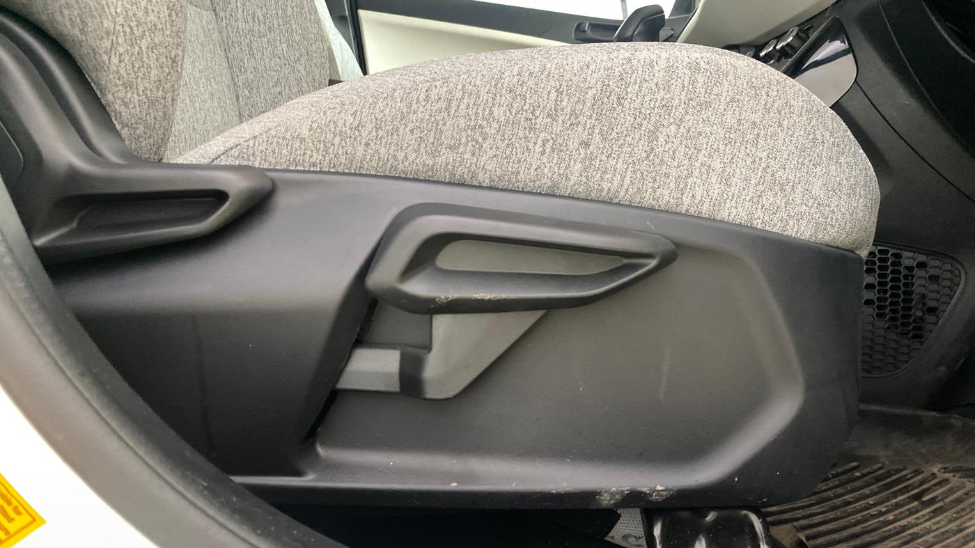 2025 Tata Curvv Smart 1.2 Petrol 6MT, Petrol, Manual, 5,643 km, Driver Side Adjustment Panel