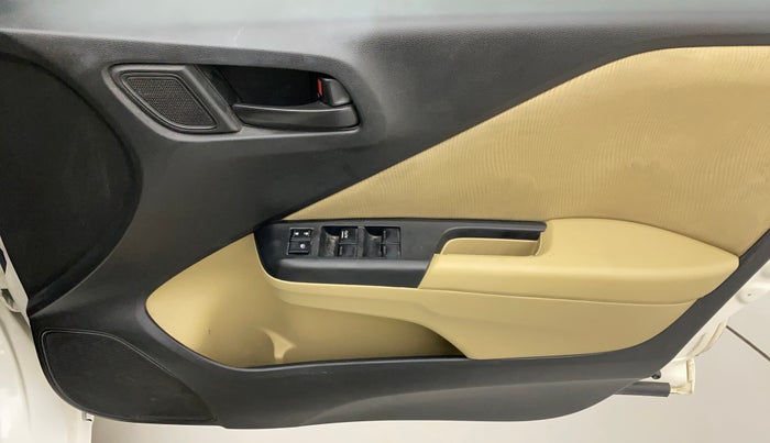 2015 Honda City 1.5L I-VTEC SV, Petrol, Manual, 1,01,611 km, Driver Side Door Panels Control