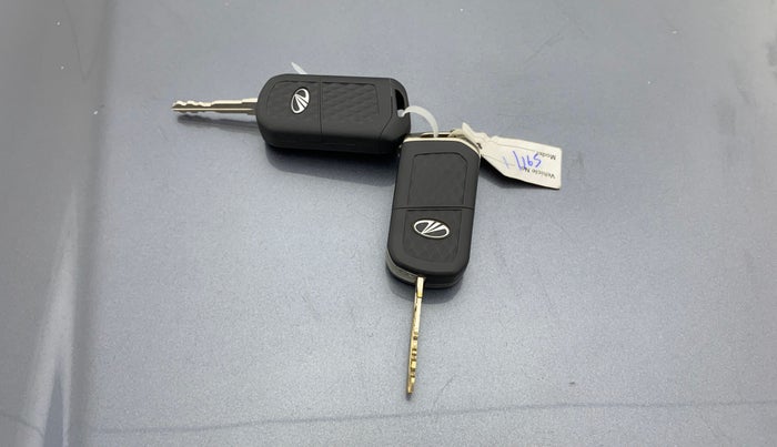 2022 Mahindra Thar LX HARD TOP 4WD MT, Diesel, Manual, 50,593 km, Key Close Up