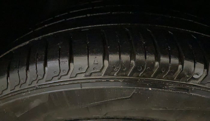 2023 Hyundai NEW I20 SPORTZ 1.2 IVT, Petrol, Automatic, 7,695 km, Left Front Tyre Tread