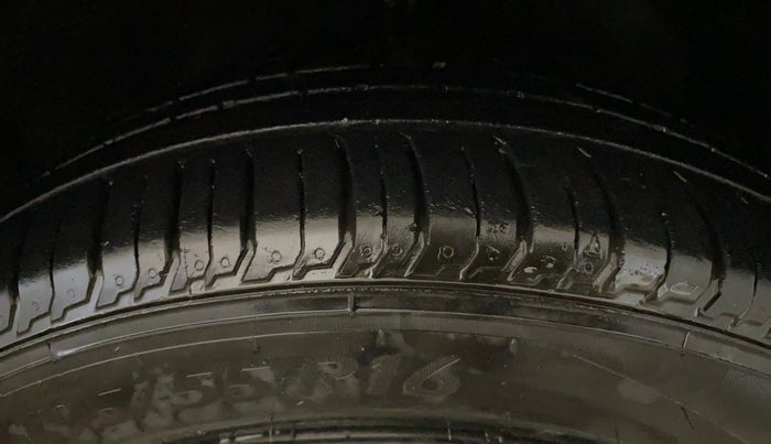 2023 Hyundai NEW I20 SPORTZ 1.2 IVT, Petrol, Automatic, 7,695 km, Right Front Tyre Tread