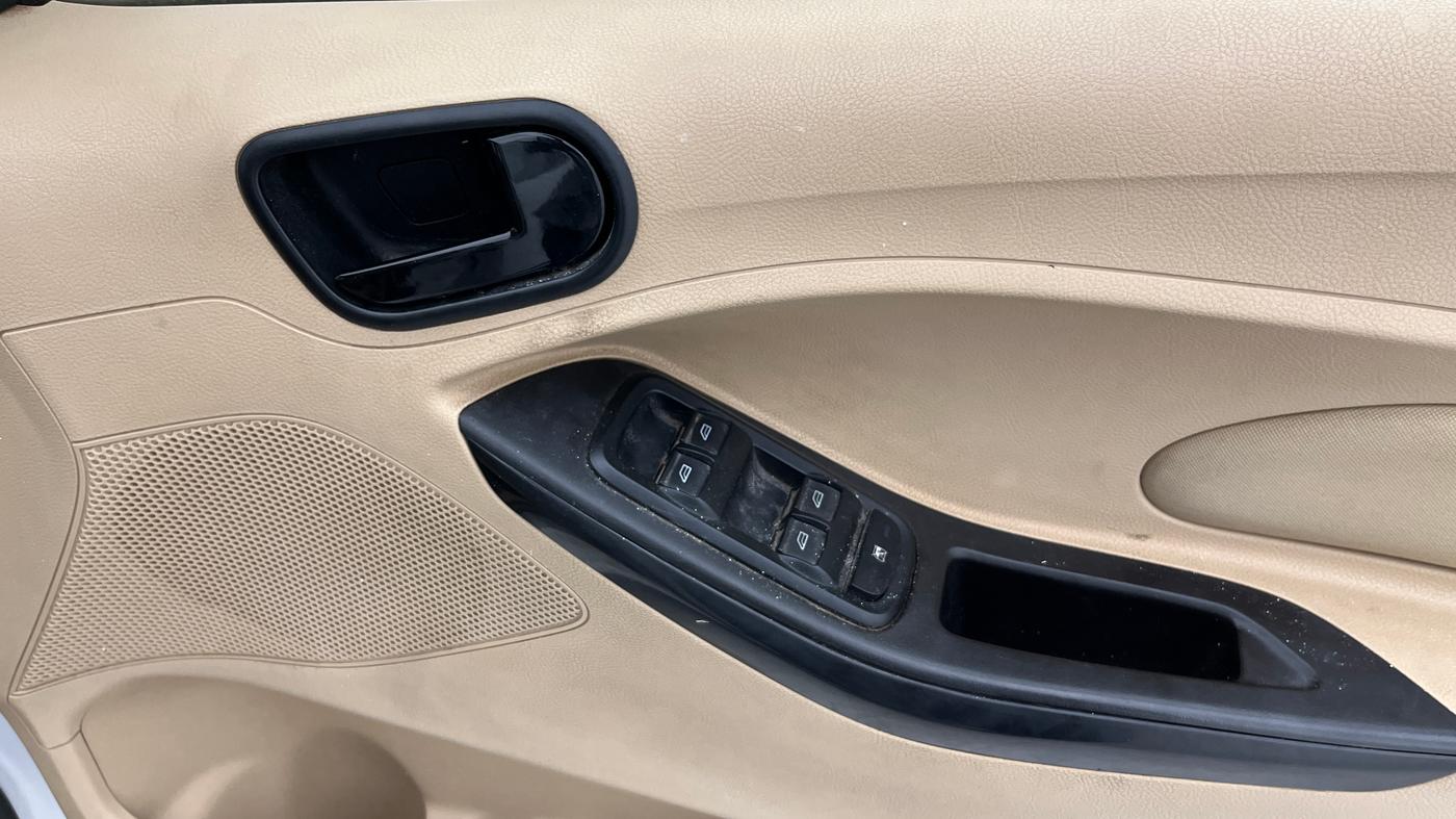 2015 Ford Figo Aspire TREND 1.5 DIESEL, Diesel, Manual, 98,379 km, Driver Side Door Panels Control