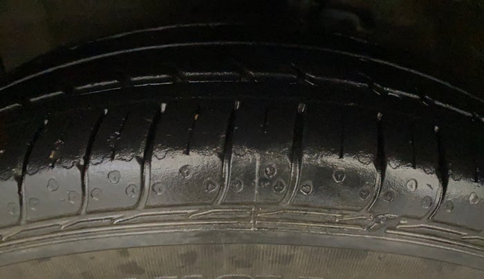 2014 Maruti Celerio VXI, Petrol, Manual, 49,752 km, Left Front Tyre Tread