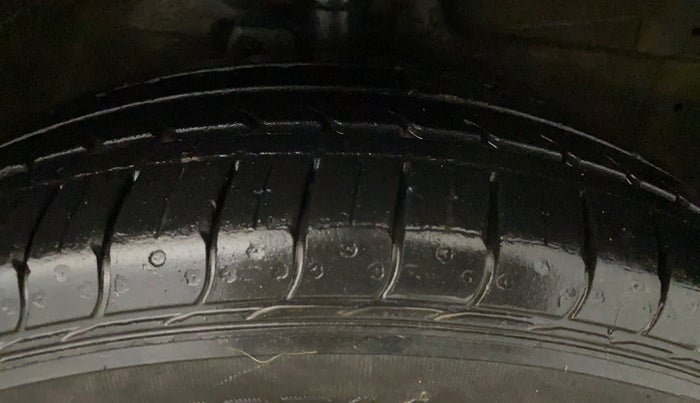 2014 Maruti Celerio VXI, Petrol, Manual, 49,752 km, Right Front Tyre Tread