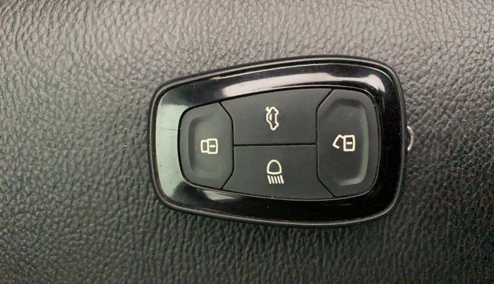 2020 Tata NEXON XZA PLUS (O) PETROL DUAL TONE, Petrol, Automatic, 48,082 km, Key Close Up