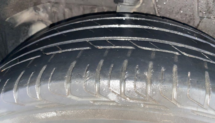 2020 Tata NEXON XZA PLUS (O) PETROL DUAL TONE, Petrol, Automatic, 48,082 km, Right Rear Tyre Tread