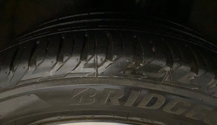 2021 Jeep Compass MODEL S (O) 1.4 PETROL DCT, Petrol, Automatic, 76,376 km, Left Rear Tyre Tread