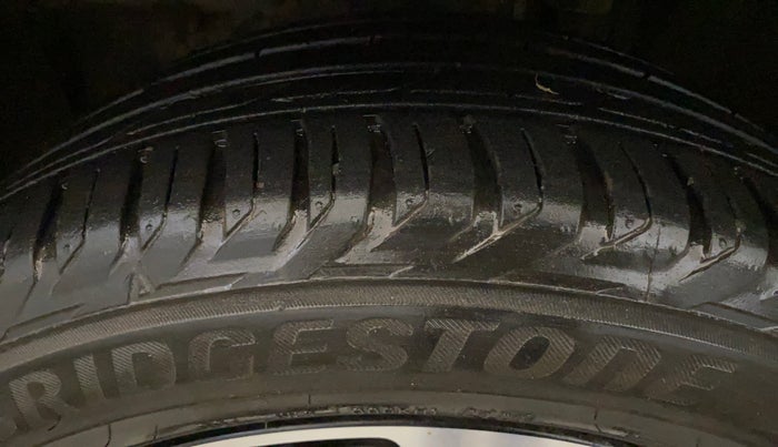 2021 Jeep Compass MODEL S (O) 1.4 PETROL DCT, Petrol, Automatic, 76,376 km, Left Front Tyre Tread