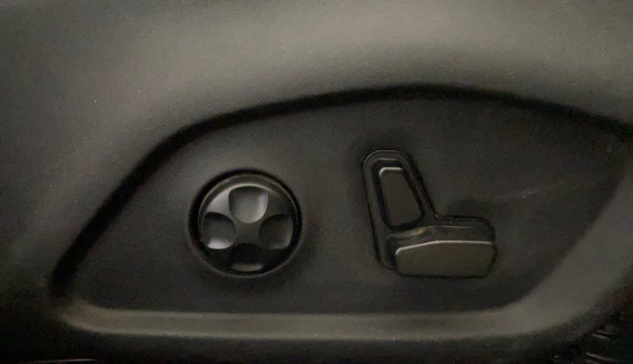 2021 Jeep Compass MODEL S (O) 1.4 PETROL DCT, Petrol, Automatic, 76,376 km, Driver Side Adjustment Panel