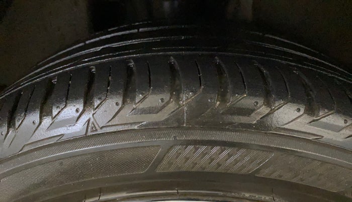 2021 Jeep Compass MODEL S (O) 1.4 PETROL DCT, Petrol, Automatic, 76,376 km, Right Rear Tyre Tread