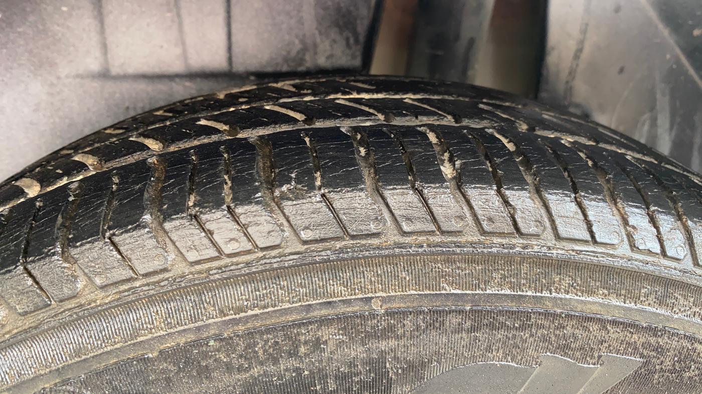 2022 Maruti Dzire VXI, Petrol, Manual, 60,992 km, Left Rear Tyre Tread