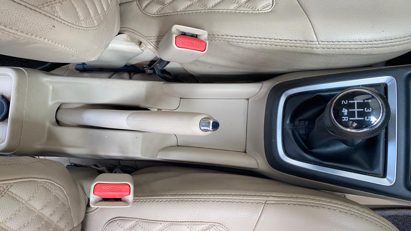 2022 Maruti Dzire VXI, Petrol, Manual, 60,992 km, Gear Lever