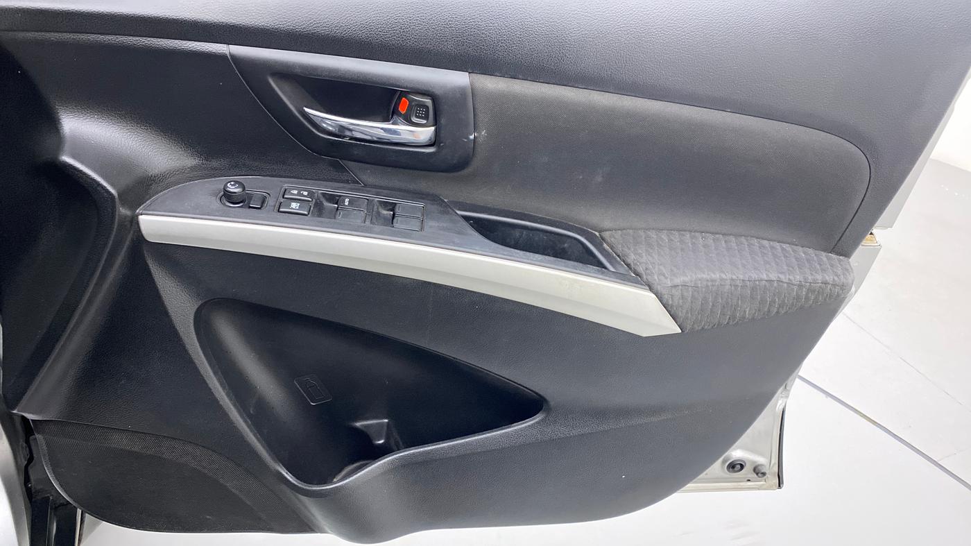 2017 Maruti S Cross ZETA 1.3, Diesel, Manual, 72,625 km, Driver Side Door Panels Control