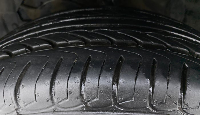 2017 Maruti S Cross ZETA 1.3, Diesel, Manual, 72,625 km, Left Front Tyre Tread