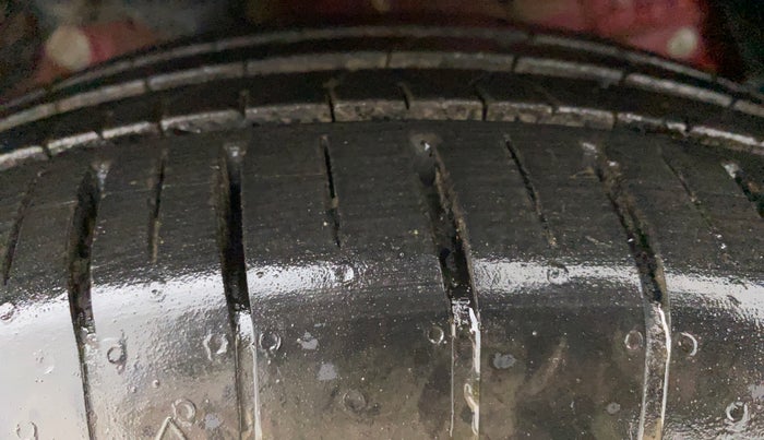 2023 Mahindra XUV300 W6 1.5 DIESEL AMT, Diesel, Automatic, 5,055 km, Right Front Tyre Tread