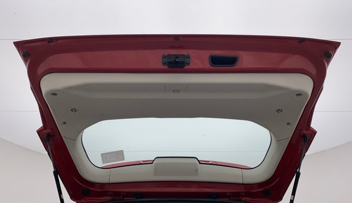 2023 Mahindra XUV300 W6 1.5 DIESEL AMT, Diesel, Automatic, 5,055 km, Boot Door Open